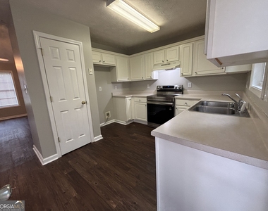 43 Canterbury Drive - Photo Thumbnail 7