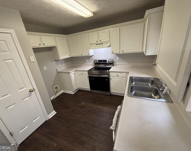 43 Canterbury Drive - Photo Thumbnail 8