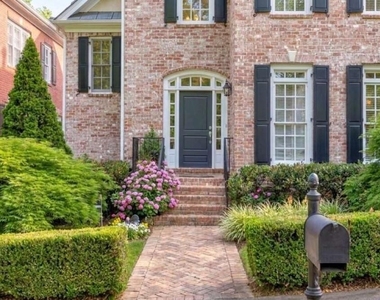 704 Longleaf Drive Ne - Photo Thumbnail 2