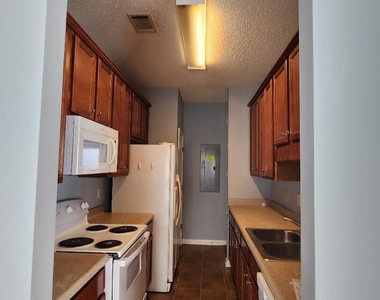 221 Shenandoah Drive - Photo Thumbnail 1