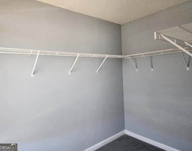 221 Shenandoah Drive - Photo Thumbnail 7