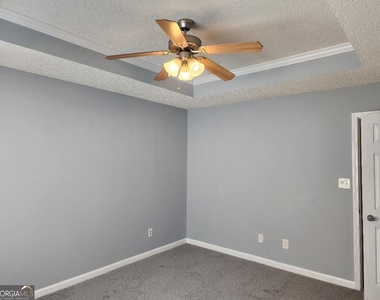 221 Shenandoah Drive - Photo Thumbnail 5