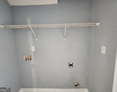 221 Shenandoah Drive - Photo Thumbnail 9