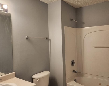 221 Shenandoah Drive - Photo Thumbnail 8