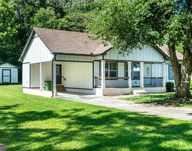 224 Doster Avenue - Photo Thumbnail 1