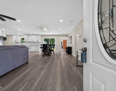 224 Doster Avenue - Photo Thumbnail 4