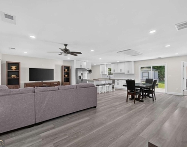 224 Doster Avenue - Photo Thumbnail 5