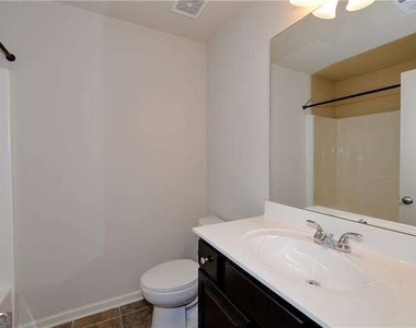2349 Whiteoak Bend Se - Photo Thumbnail 6