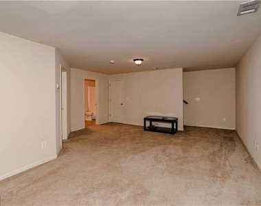 2349 Whiteoak Bend Se - Photo Thumbnail 4