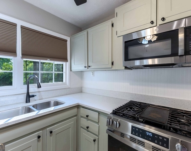 250 Forrest Avenue - Photo Thumbnail 12