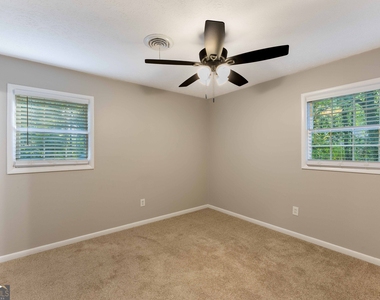 250 Forrest Avenue - Photo Thumbnail 26