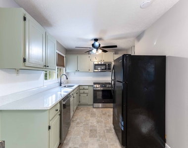 250 Forrest Avenue - Photo Thumbnail 15