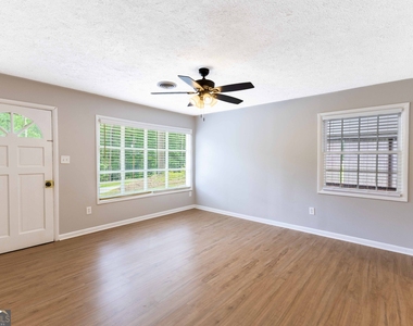 250 Forrest Avenue - Photo Thumbnail 9