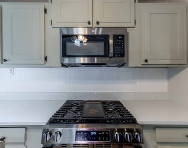 250 Forrest Avenue - Photo Thumbnail 13