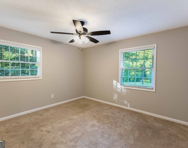 250 Forrest Avenue - Photo Thumbnail 24