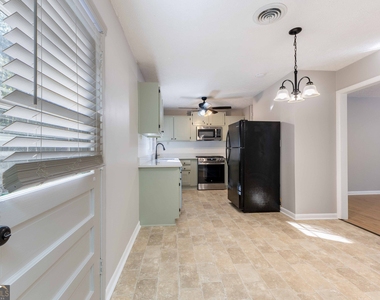 250 Forrest Avenue - Photo Thumbnail 20