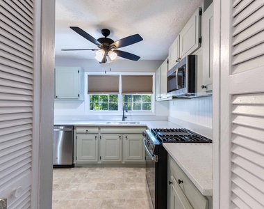 250 Forrest Avenue - Photo Thumbnail 11