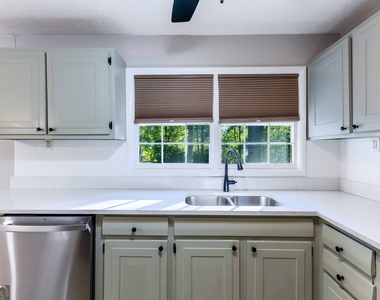 250 Forrest Avenue - Photo Thumbnail 14