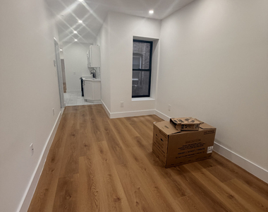 435 Lincoln Avenue - Photo Thumbnail 4