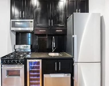 564 Hudson Street - Photo Thumbnail 1