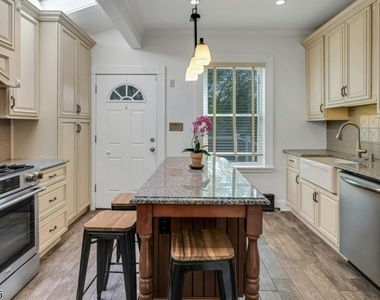 52 Madison St - Photo Thumbnail 13
