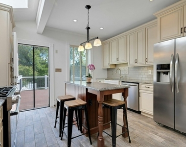 52 Madison St - Photo Thumbnail 12