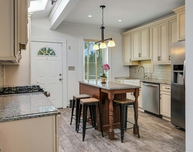 52 Madison St - Photo Thumbnail 11