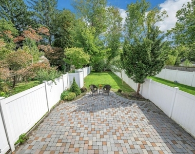 52 Madison St - Photo Thumbnail 32