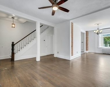 52 Madison St - Photo Thumbnail 7