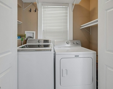 52 Madison St - Photo Thumbnail 18