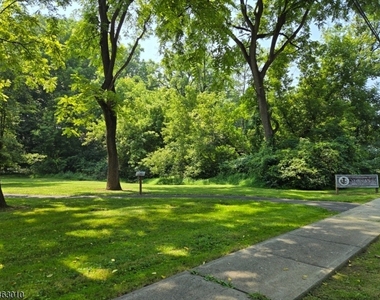 1041 Ridge St B41 - Photo Thumbnail 7