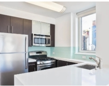 350 West 37th Street - Photo Thumbnail 1