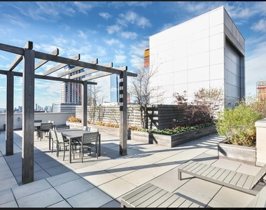 350 West 37th Street - Photo Thumbnail 4