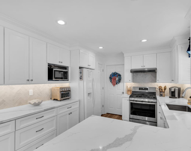552 Ocean Road - Photo Thumbnail 6