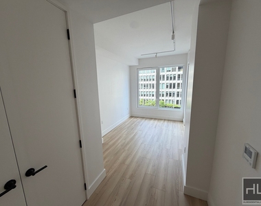 4 Avenue - Photo Thumbnail 8