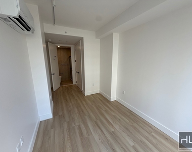 4 Avenue - Photo Thumbnail 7