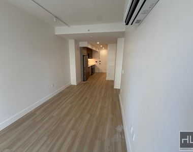 4 Avenue - Photo Thumbnail 2