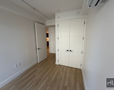 4 Avenue - Photo Thumbnail 4