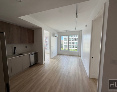 4 Avenue - Photo Thumbnail 4