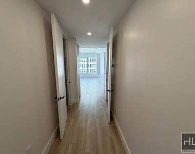 4 Avenue - Photo Thumbnail 12