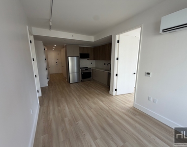 4 Avenue - Photo Thumbnail 3