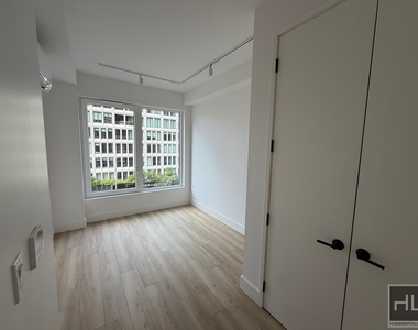 4 Avenue - Photo Thumbnail 6