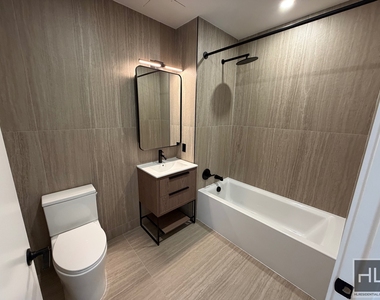 4 Avenue - Photo Thumbnail 1