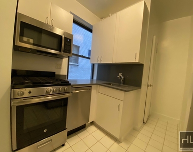 West 55th Street - Photo Thumbnail 3