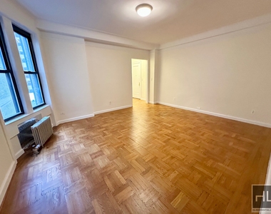 West 55th Street - Photo Thumbnail 2