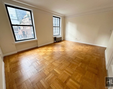 West 55th Street - Photo Thumbnail 3