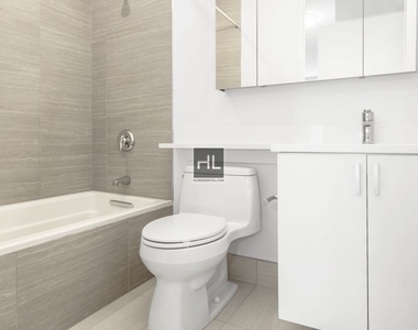 East 58th Street - Photo Thumbnail 3