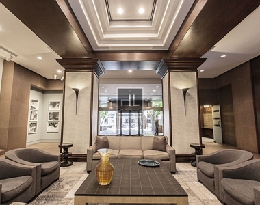 East 58th Street - Photo Thumbnail 6