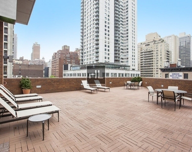 East 58th Street - Photo Thumbnail 5