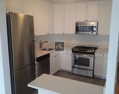 East 58th Street - Photo Thumbnail 2
